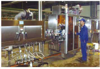 Peiriant label llawes crebachu gwrth-ddŵr a gwrth-rwd ar gyfer poteli PVC a PET