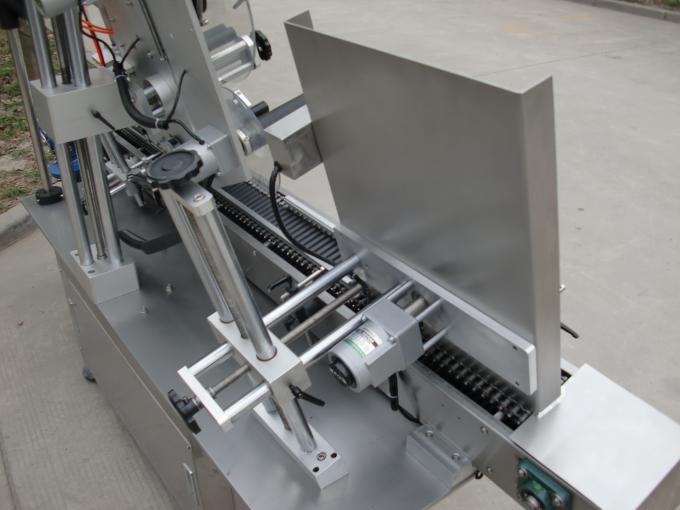 Peiriant gludiog label caniau crwn bach cyflym, peiriant sticer label potel du llygad ar gyfer colur