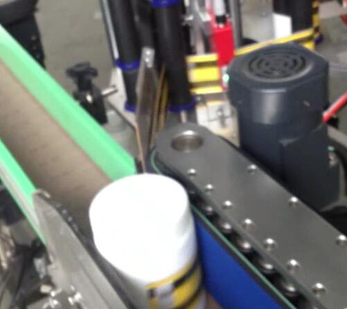 Peiriant Labelu Botel Grwn, peiriant potelu a labelu ar gyfer jar sugno brun