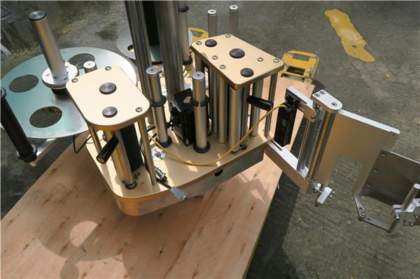 Peiriant Labelu Sticer Rotari Cyflymder Uchel Gyda Swyddogaeth Cylchdroi