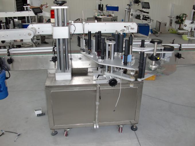 Mae poteli plastig a gwydr PLC yn rheoli peiriant labelu sticer ochr dwbl awtomatig