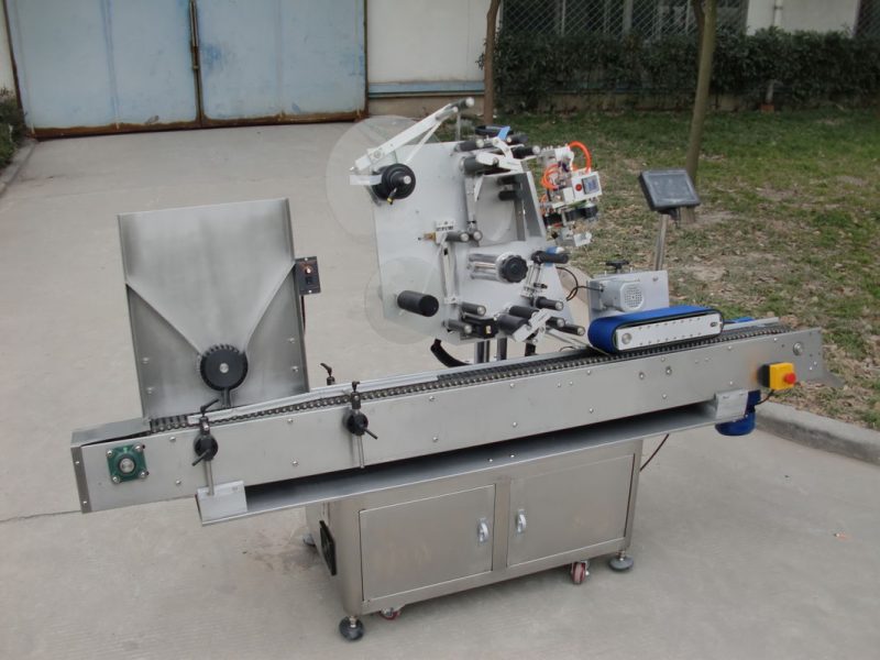 Peiriant labelu ffiol brand HY modur China Conveyor, 7fed peiriant sticer label batri ar gyfer cyflenwr electroneg